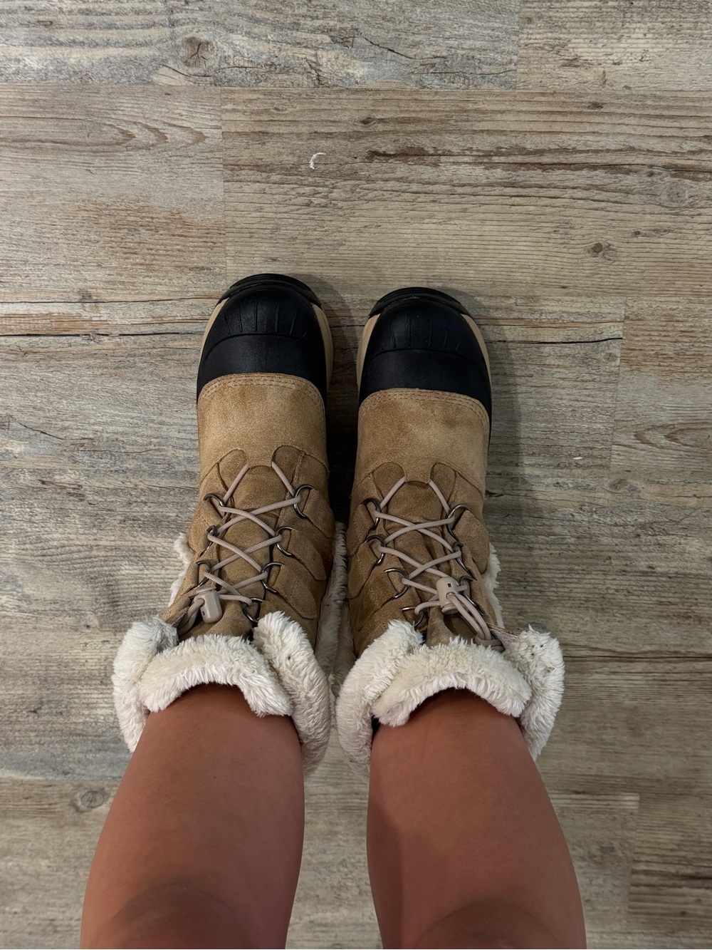 Baffin – Tan Suede Winter Boots with Faux Fur Trim

Brand: Baffin (Polar Proven)